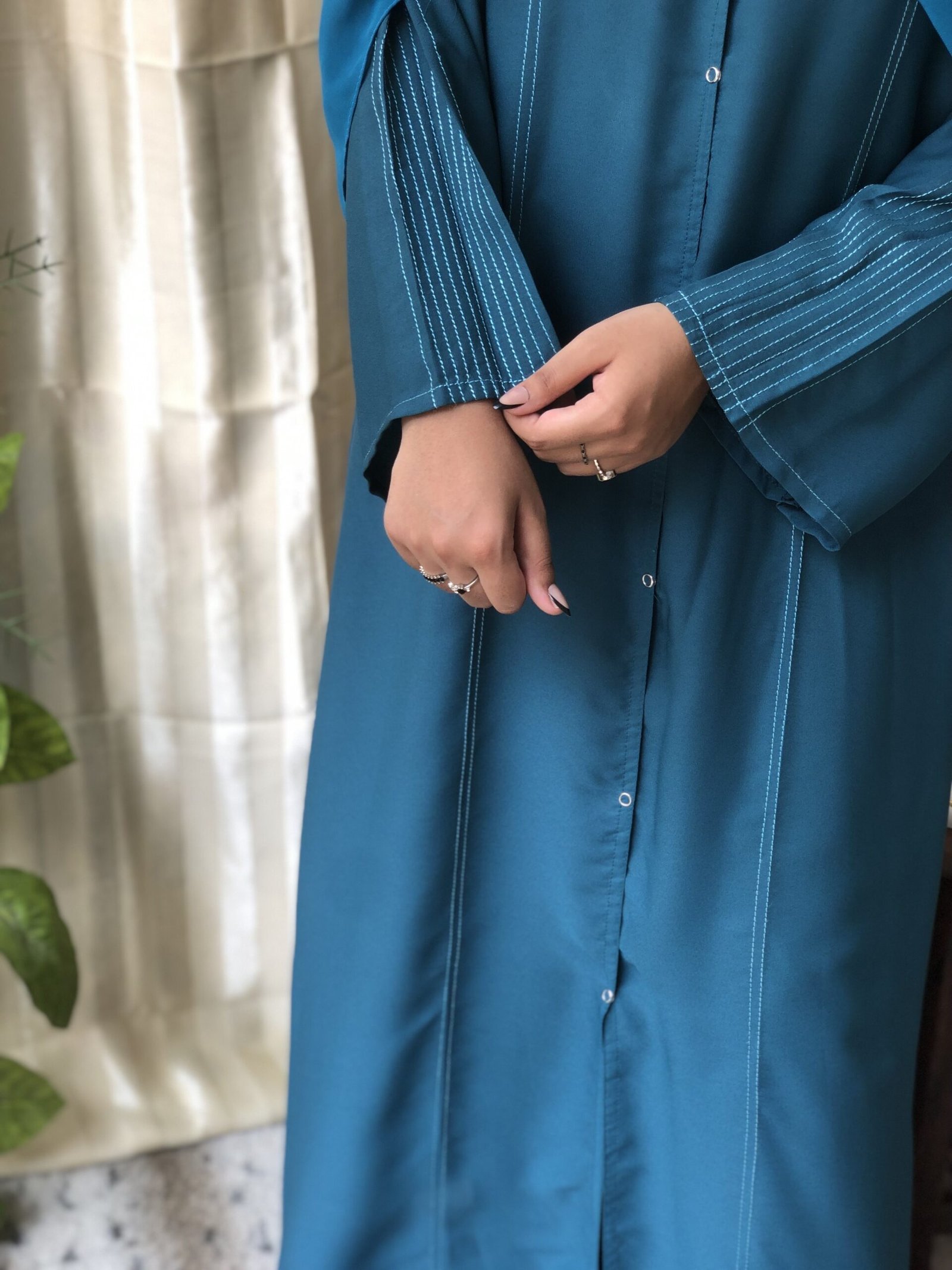 Teal pleated Abaya - Image 4