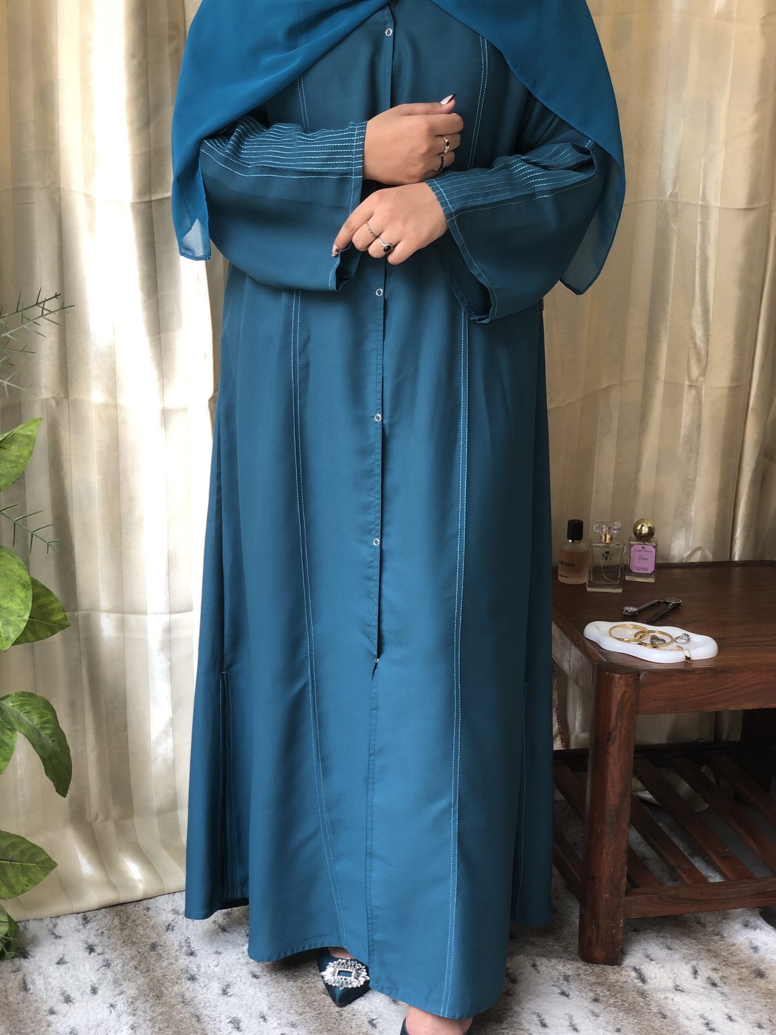 Teal pleated Abaya - Image 5